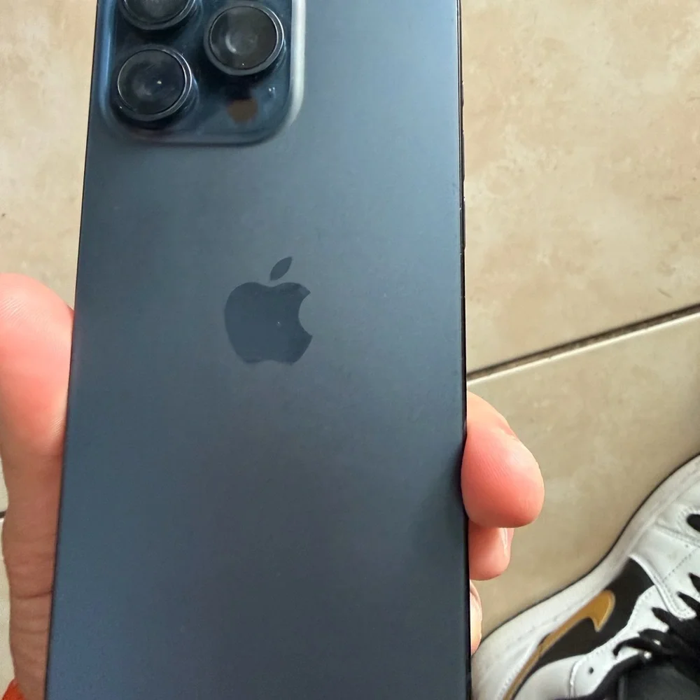 Apple iPhone 15 pro max unlocked 256 gb excellent condition